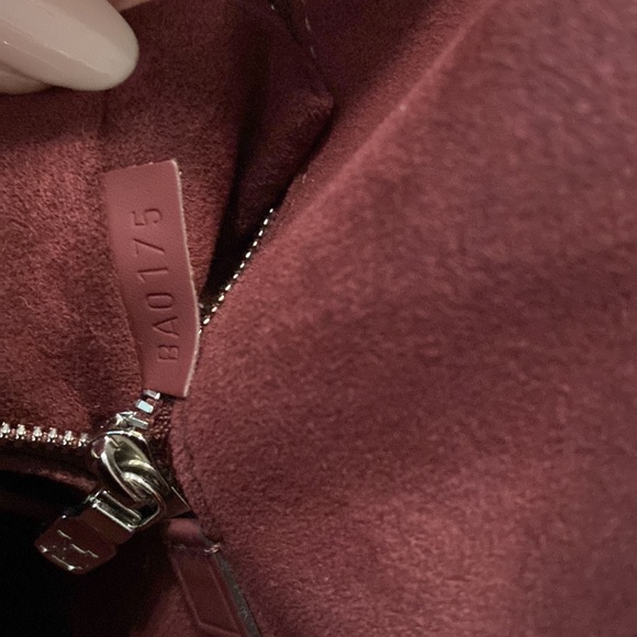 Authentic Louis Vuitton Epi satchel - Picture 10 of 16